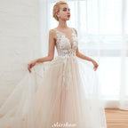 Vestido de novia de verano sin mangas con escote ilusión color champán