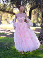 Bodenlanges rosa Ballkleid aus Tüll mit Illusionsausschnitt