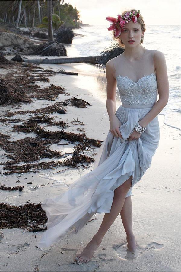 Vestido de novia playero de gasa con escote ilusión y espalda transparente con encaje