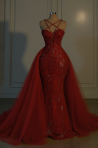 Vestido de noiva em renda até ao chão com mangas compridas e decote em coração