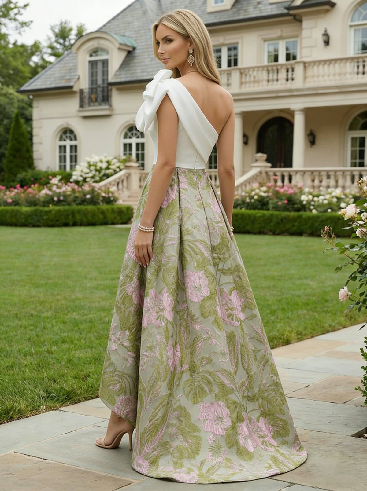 Mermaid Scoop Long Sleeve Floor Length Mother of the Bride Dresses with Peplum & Appliques (SHI22500269)