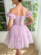 Vestido Curto de Tule para Festa de Regresso a Casa com Corpete Lilás Sem Alças