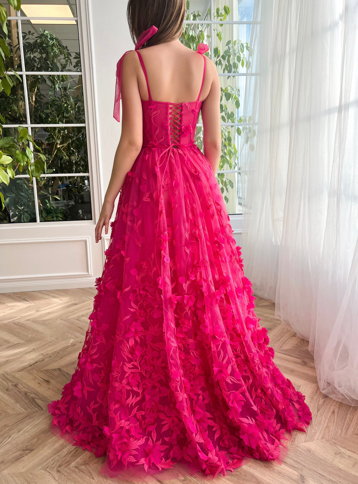 Elegantes A-Linien-Ballkleid aus 3D-Blumenspitze mit Schlitz in Fuchsie