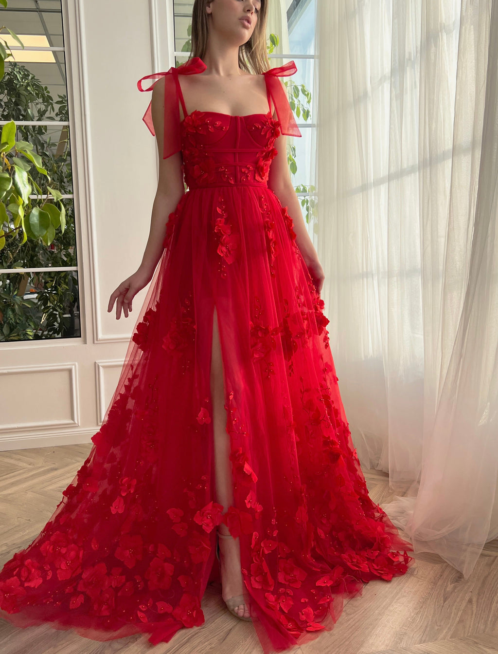 Scharlachrotes A-Linien-Ballkleid mit 3D-Blumen und Schlitz