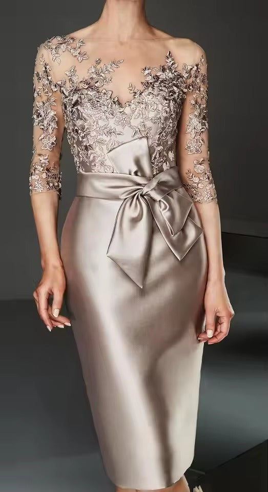 Vestido Midi de Cetim com Aplicação de Renda | Vestido Formal de Manga Curta com Laço Marcante