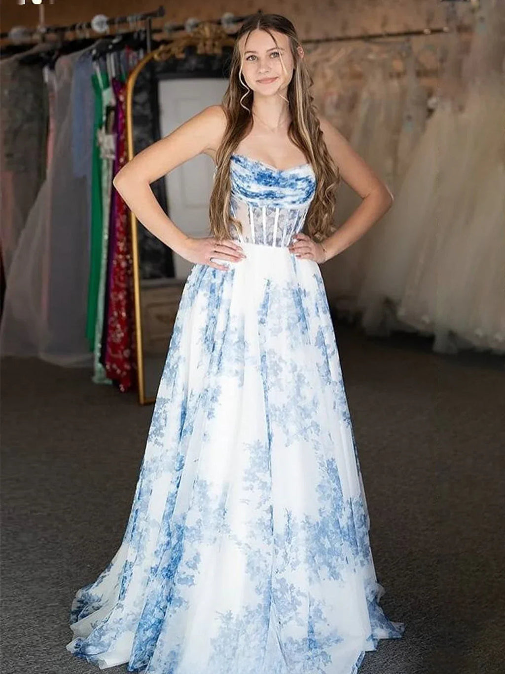 Inez | Vestidos largos de gala azul con estampado floral, sin tirantes y corte en línea A