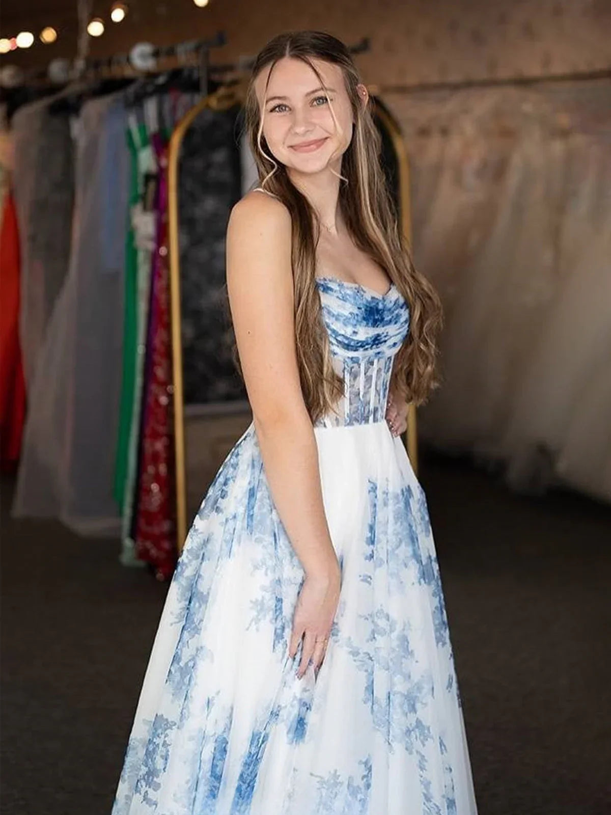 Inez | Vestidos largos de gala azul con estampado floral, sin tirantes y corte en línea A