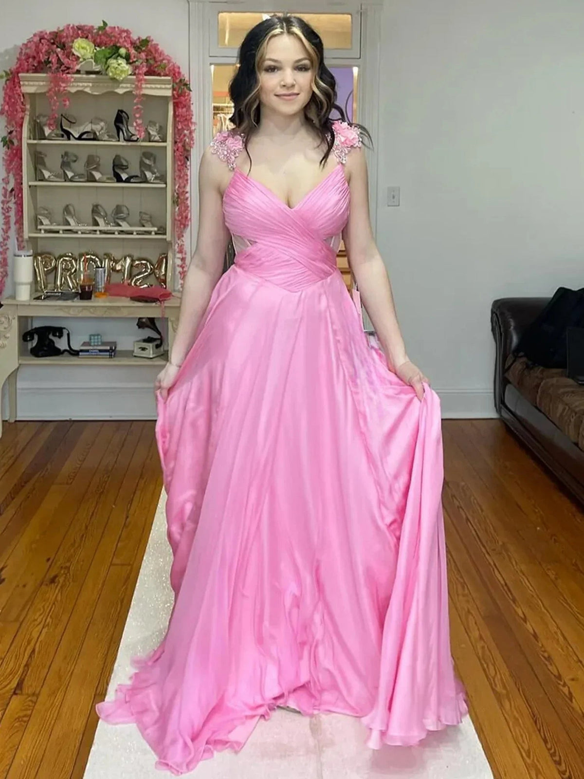 Iona | Robe longue de bal en mousseline plissée rose coupe trapèze
