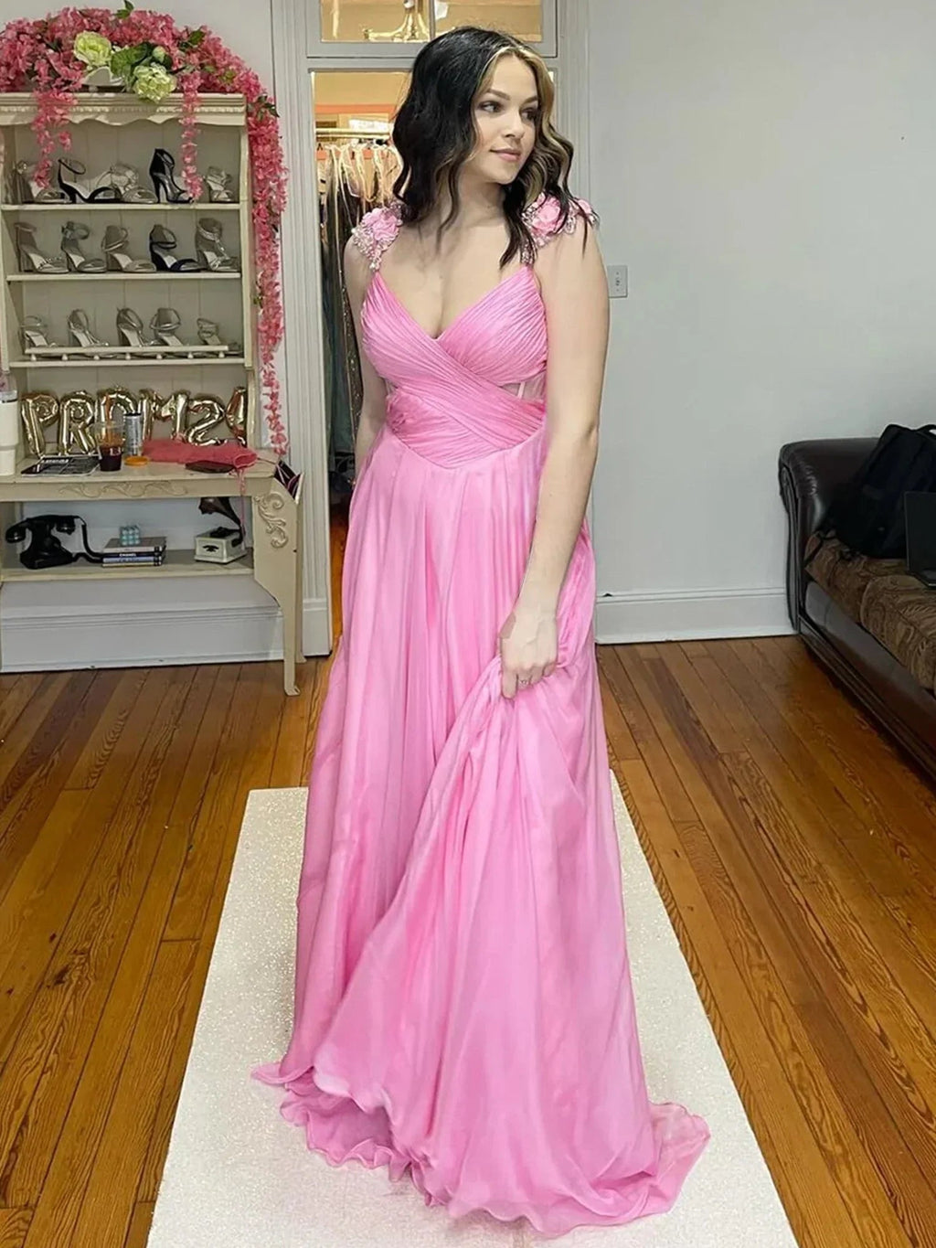 Iona | Robe longue de bal en mousseline plissée rose coupe trapèze