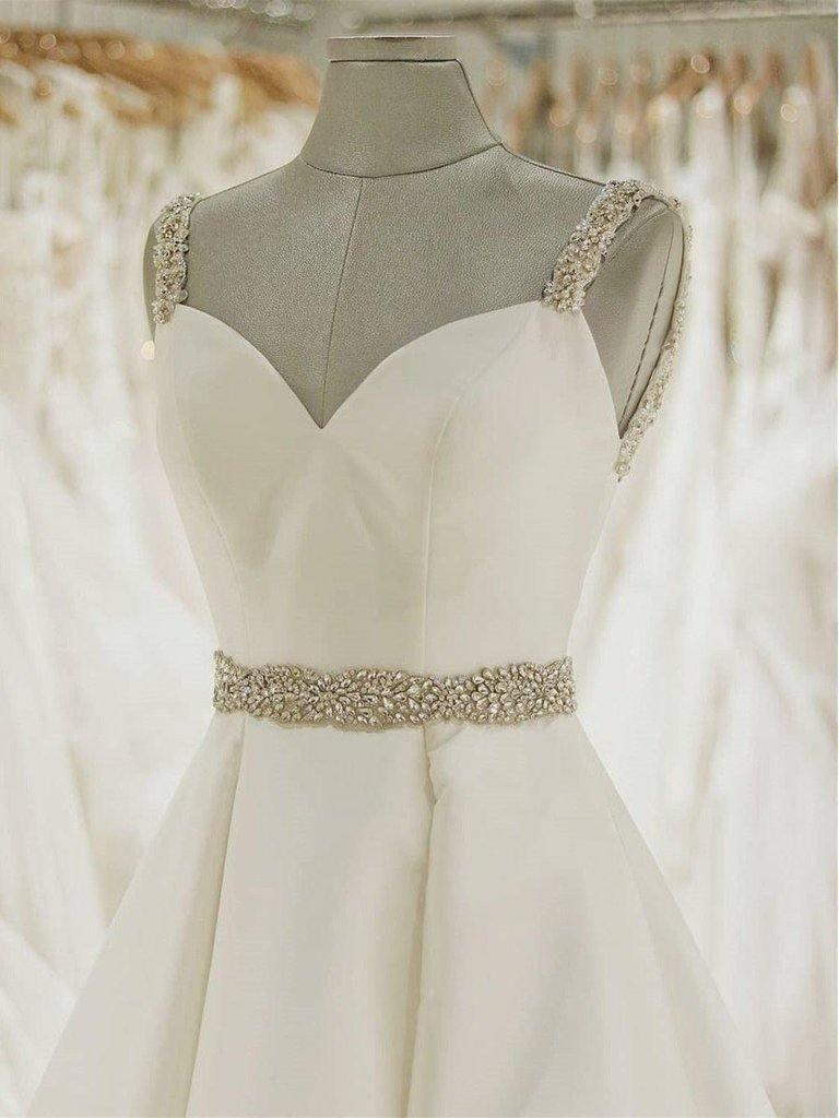 Vestidos de Noiva em Tafetá Marfim com Alças Finas e Bordados de Miçangas