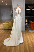 Vestido longo de noite para baile com alças ao pescoço em marfim e racha com cauda destacável