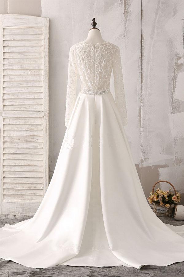 Vestido de Noiva em Renda Marfim e Cetim com Decote em V, Mangas Compridas e Bordados com Contas
