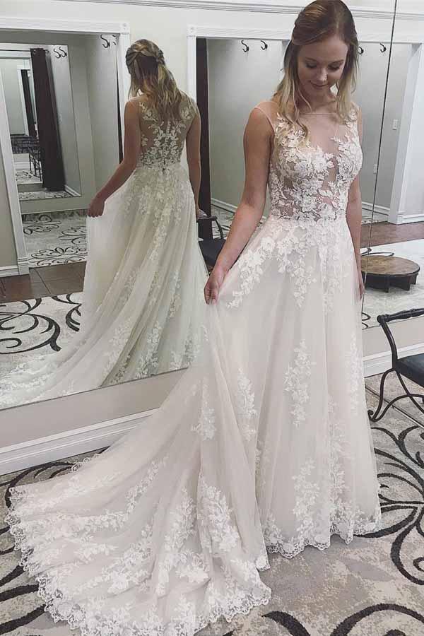 Vestidos de novia de encaje color marfil con apliques transparentes y cola de corte