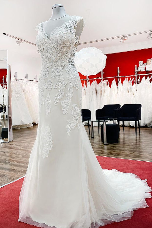 Ivory Sweetheart Lace Mermaid Wedding Dress With V Neck Backless Train