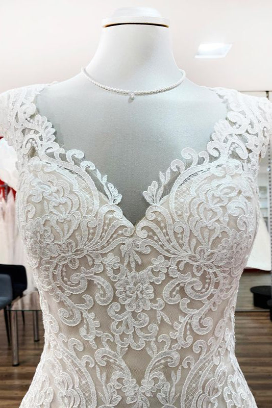 Ivory Sweetheart Lace Mermaid Wedding Dress With V Neck Backless Train