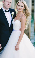 Robe de mariée ivoire en tulle à fines bretelles en forme de cœur Destination