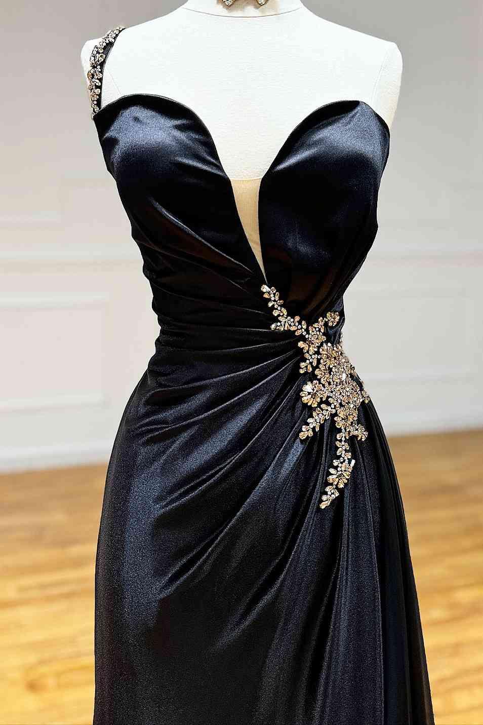 Jaiden | Robe de bal noire à une épaule ornée de strass avec fente en ligne A