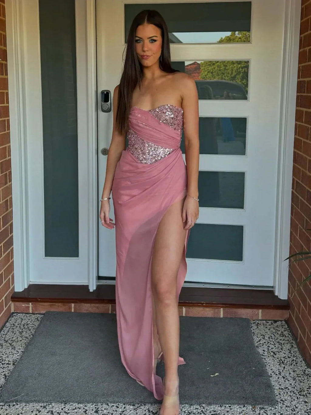Jenna | Robe de bal sirène sans bretelles en sequins avec fente