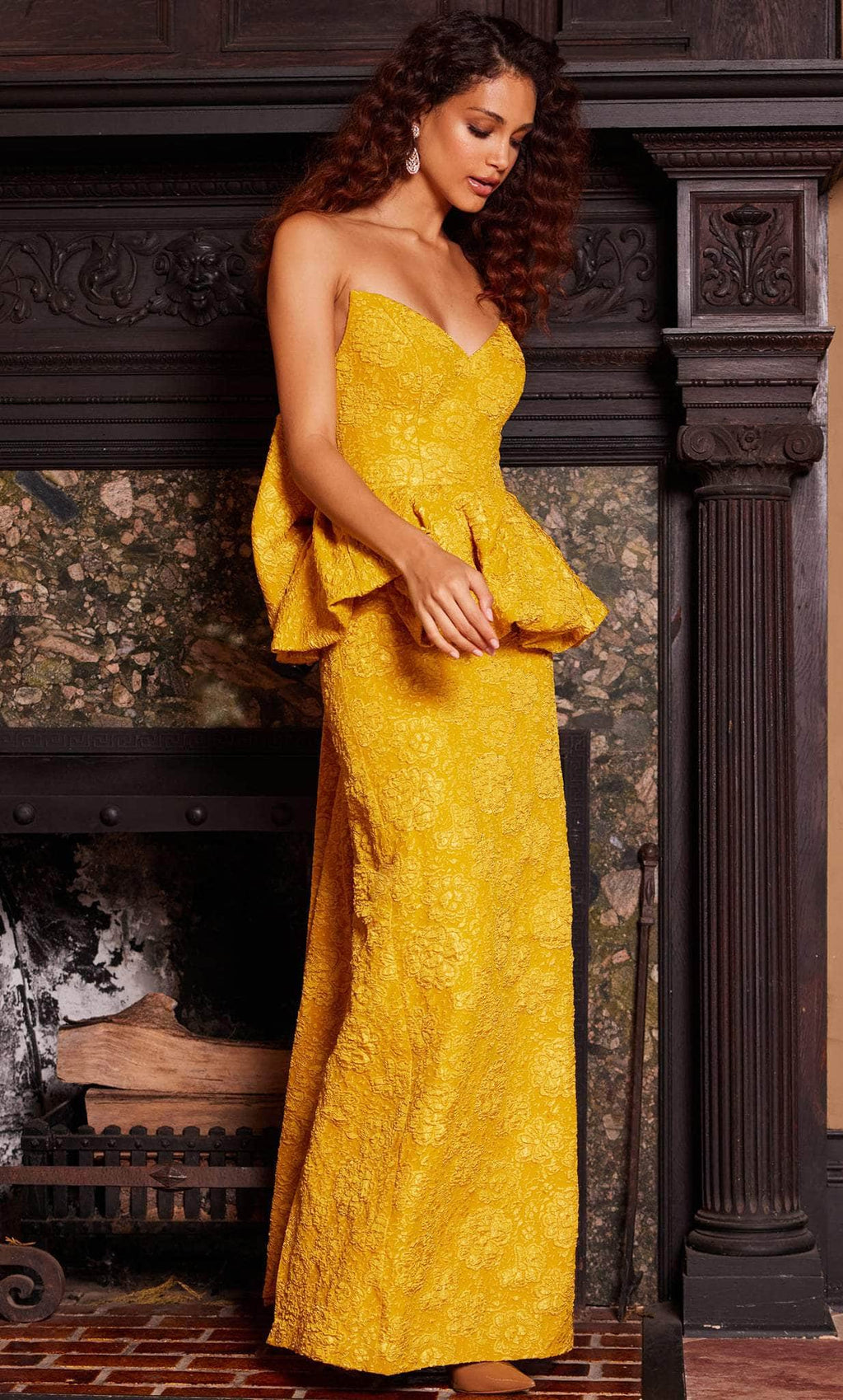 Abendkleid mit V-Ausschnitt und Blumenmuster