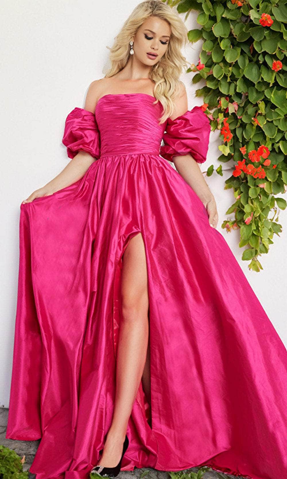 Vestido em Tafetá com Mangas Bufantes e Corte em A