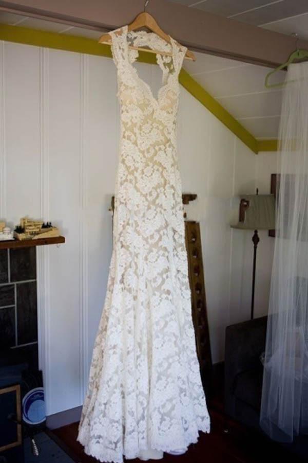 Robe de mariée longue au sol en dentelle avec dos en forme de serrure