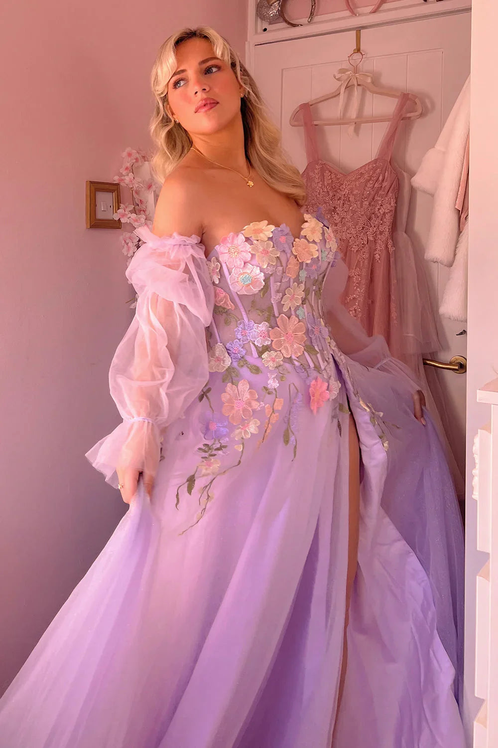 Kylena | Vestido de fiesta sin tirantes en línea A de tul con flores tridimensionales y lavanda