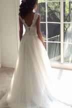 Abito da sposa semplice a trapezio in pizzo, senza maniche, con cintura e schiena scoperta