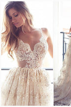 Robe de bal élégante à appliques en dentelle, col en V, à étages, dos nu et sans manches