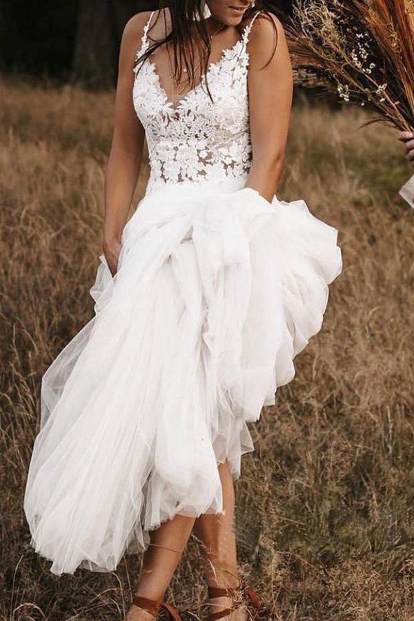 Vestidos de novia con escote en V y corpiño de encaje color marfil, espalda descubierta y corte A