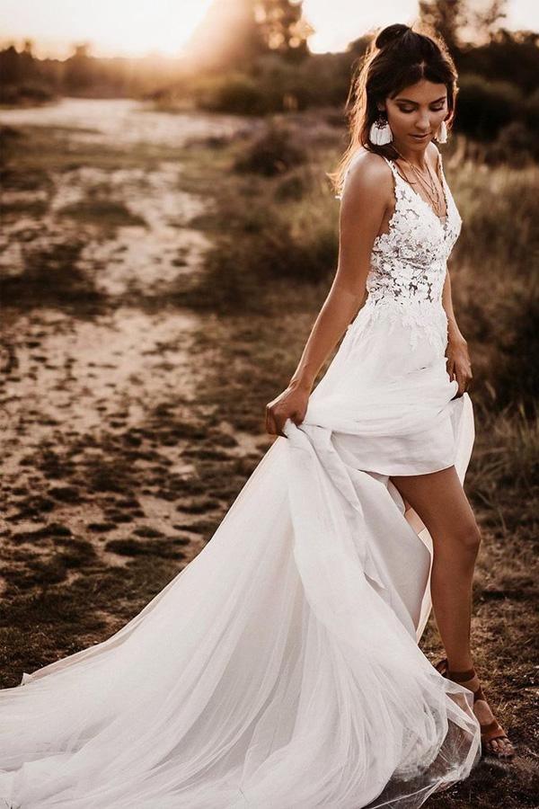 Vestidos de novia con escote en V y corpiño de encaje color marfil, espalda descubierta y corte A