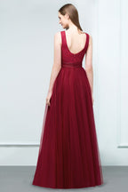 Robe de bal en tulle bordeaux à encolure dégagée, sans manches, coupe trapèze avec haut en dentelle