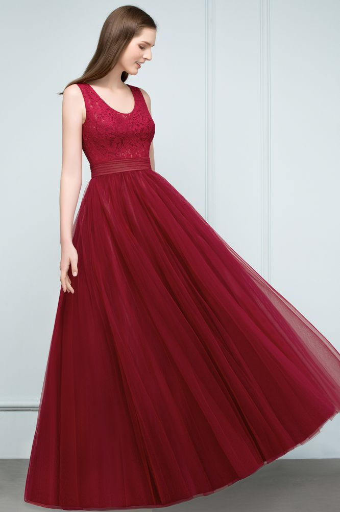 Robe de bal en tulle bordeaux à encolure dégagée, sans manches, coupe trapèze avec haut en dentelle
