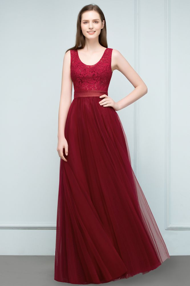 Robe de bal en tulle bordeaux à encolure dégagée, sans manches, coupe trapèze avec haut en dentelle