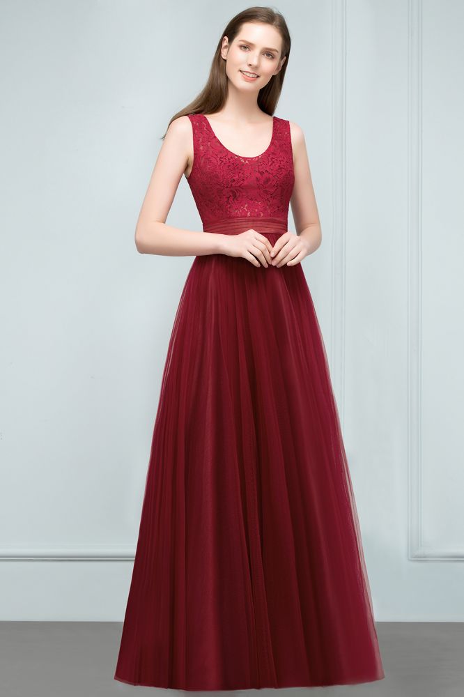 Robe de bal en tulle bordeaux à encolure dégagée, sans manches, coupe trapèze avec haut en dentelle