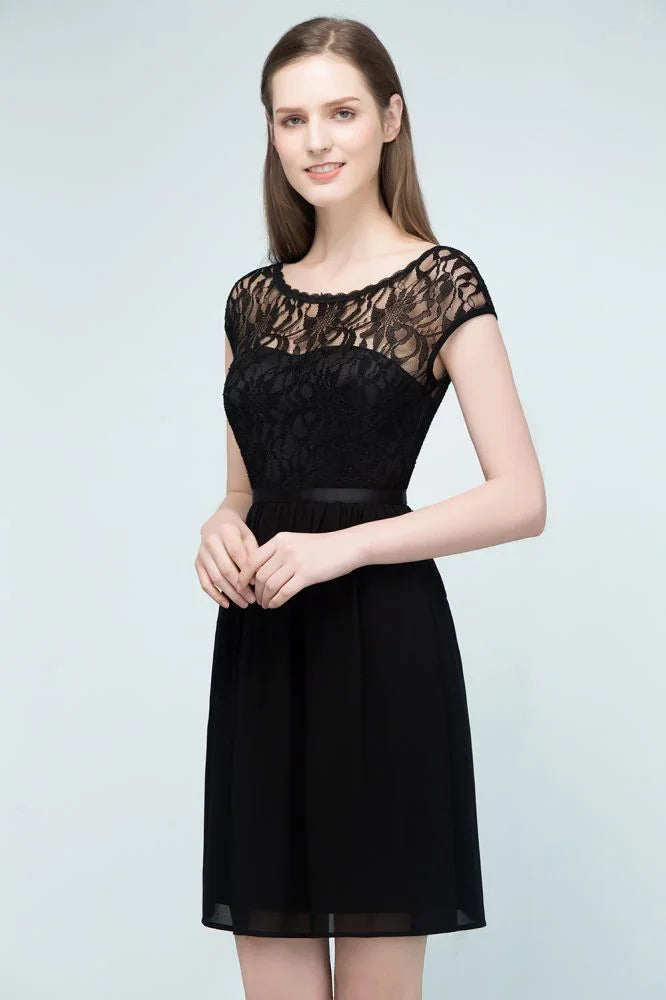Vestidos de Dama de Honra Curtos em Chiffon com Decote Redondo e Saia em Linha A com Renda no Topo