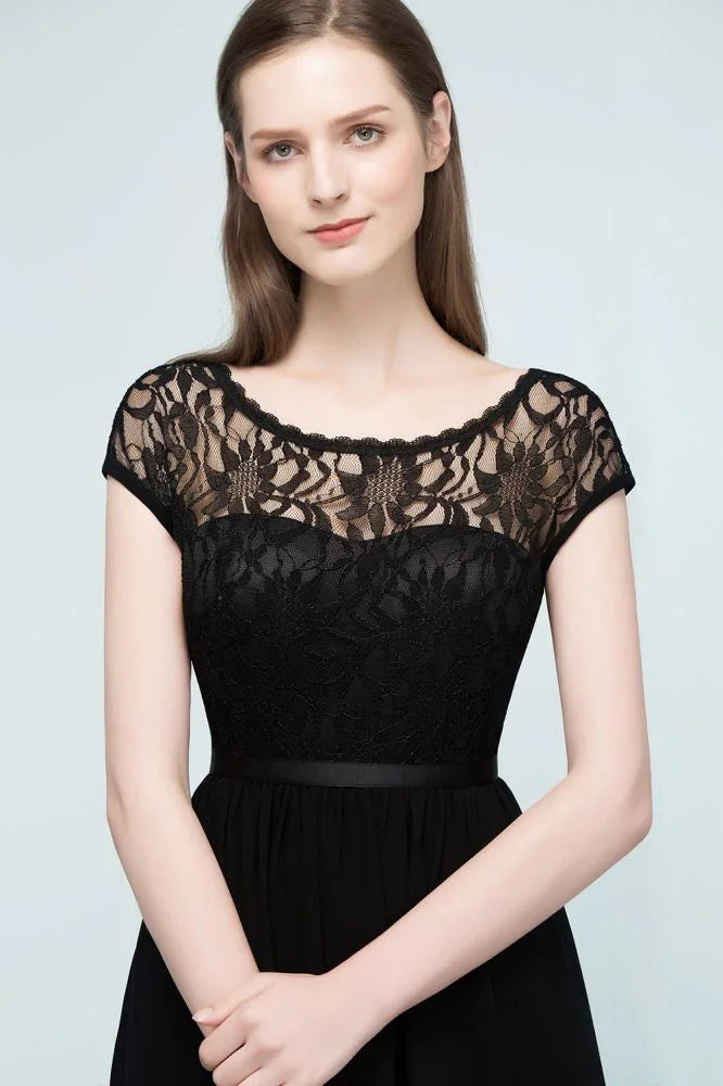 Vestidos de Dama de Honra Curtos em Chiffon com Decote Redondo e Saia em Linha A com Renda no Topo