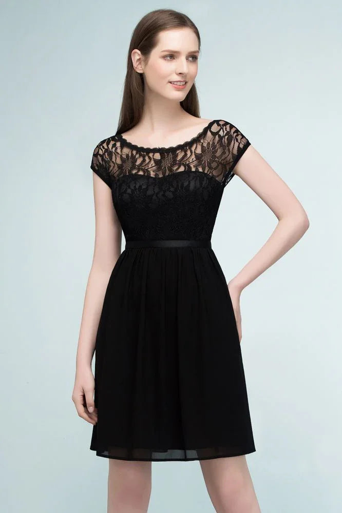 Vestidos de Dama de Honra Curtos em Chiffon com Decote Redondo e Saia em Linha A com Renda no Topo