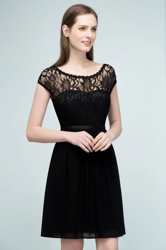 Vestidos de Dama de Honra Curtos em Chiffon com Decote Redondo e Saia em Linha A com Renda no Topo
