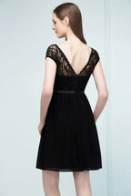 Vestidos de Dama de Honra Curtos em Chiffon com Decote Redondo e Saia em Linha A com Renda no Topo
