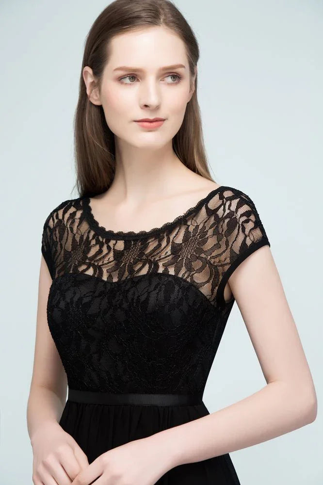 Vestidos de Dama de Honra Curtos em Chiffon com Decote Redondo e Saia em Linha A com Renda no Topo