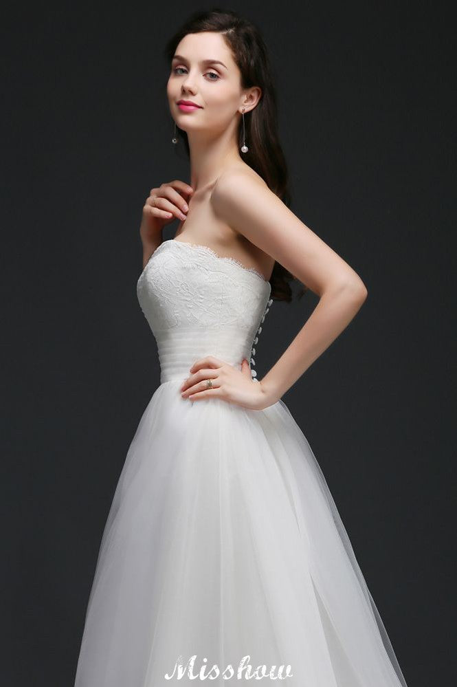 Vestido de novia de tul blanco con encaje y corte en A sin tirantes