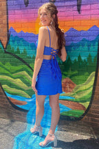 Vestido de Cetim com Contas e Fenda para Festa de Regresso a Casa