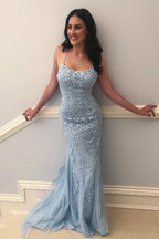 Vestido de fiesta de sirena con espalda abierta y encaje azul claro