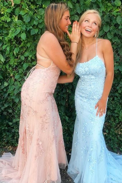 Vestido de fiesta de sirena con espalda abierta y encaje azul claro
