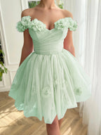 Vestido Curto de Tule para Festa de Regresso a Casa com Corpete Lilás Sem Alças