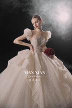 Vestido de Noiva Regal com Mangas Bufantes, Bola de Cristal, Cauda de Catedral e Saia de Renda Escultural