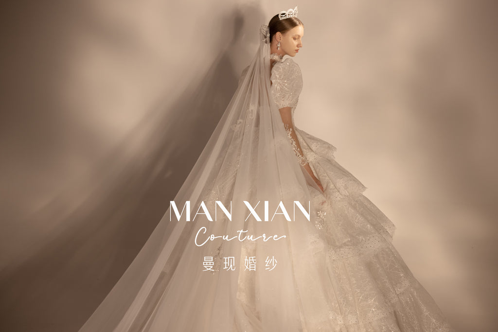 Abito da sposa Regal con maniche a sbuffo, gonna a sfera di cristallo, strascico a cattedrale e collare vistoso
