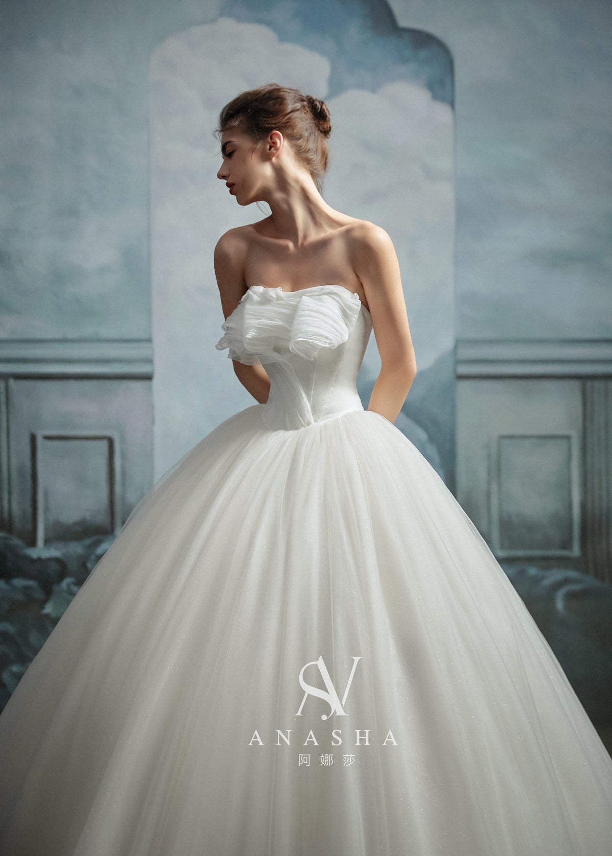 Vestido de Noiva Etereo de Baínha com Folhos e Cauda de Capela