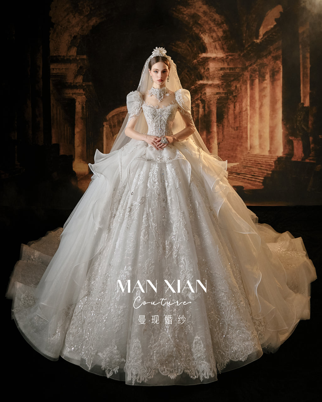 Abito da sposa reale con maniche a sbuffo, perline, gonna a palloncino, strascico a cattedrale e colletto vistoso