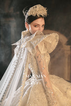 Vestido de Noiva Real Couture com Renda Bordada, Saia Rodada, Cauda de Catedral e Gola Marcante